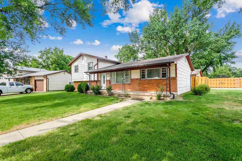 1459 N Community Dr, Derby, KS 67037
