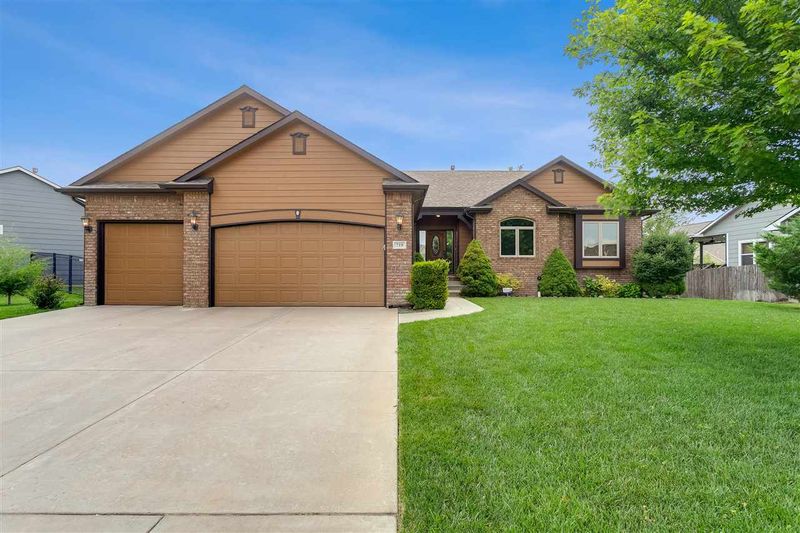 719 W Putter Ct, Andover, KS 67002