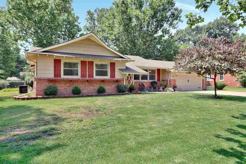8107 E Morningside St, Wichita, KS 67207