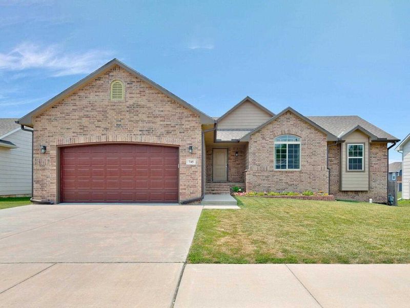 745 S Hedgewood St, Andover, KS 67002