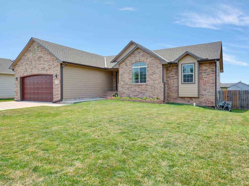 745 S Hedgewood St, Andover, KS 67002
