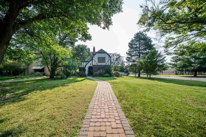 104 N Pershing St, Wichita, KS 67208