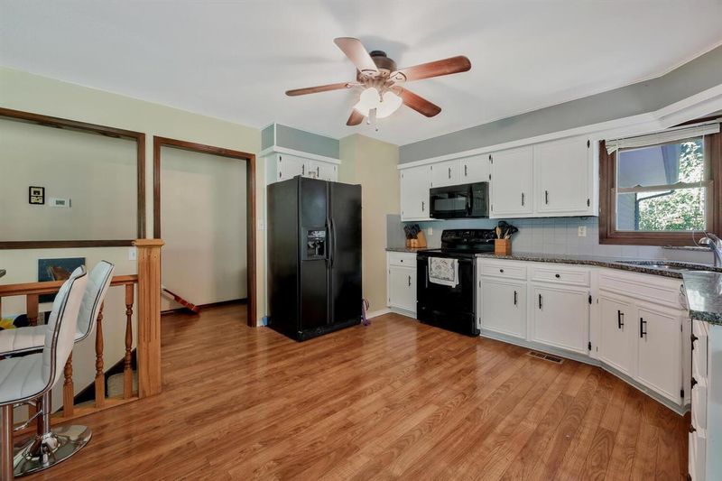 1717 N Main St, Rose Hill, KS 67133