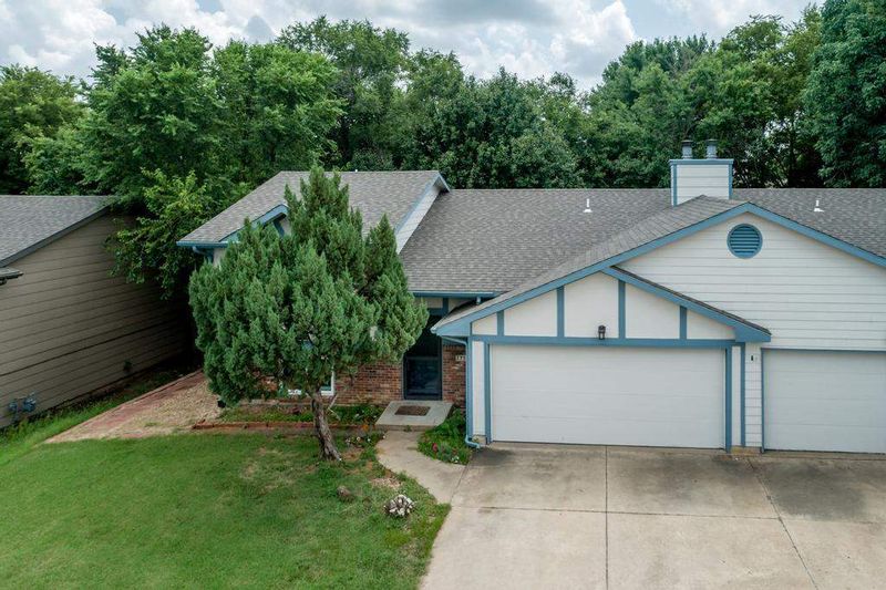 1715 E James St, Derby, KS 67037-3544