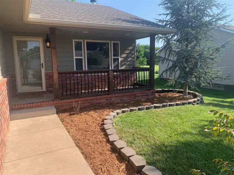 606 E Plantation Rd, Maize, KS 67101