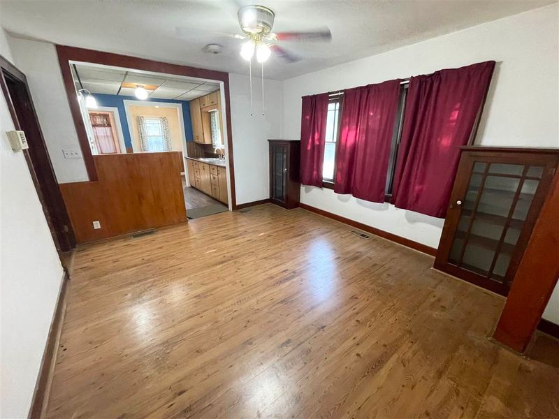 724 E 7th St, Newton, KS 67114