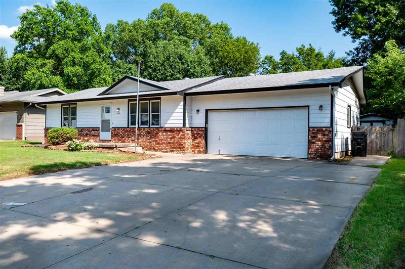 1410 Shelly Dr, Mulvane, KS 67110