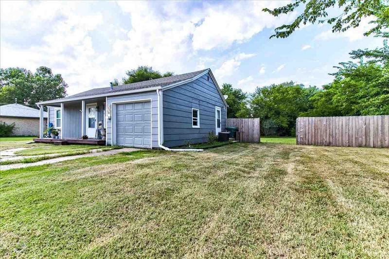 230 E Silknitter St, Rose Hill, KS 67133