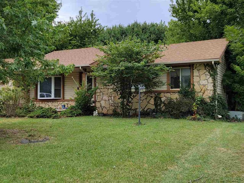 1430 E Warren Ave, Derby, KS 67037