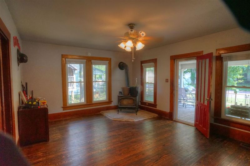220 W 2nd St, Halstead, KS 67056