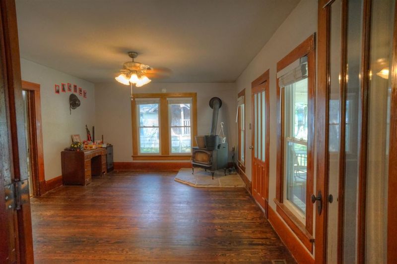 220 W 2nd St, Halstead, KS 67056