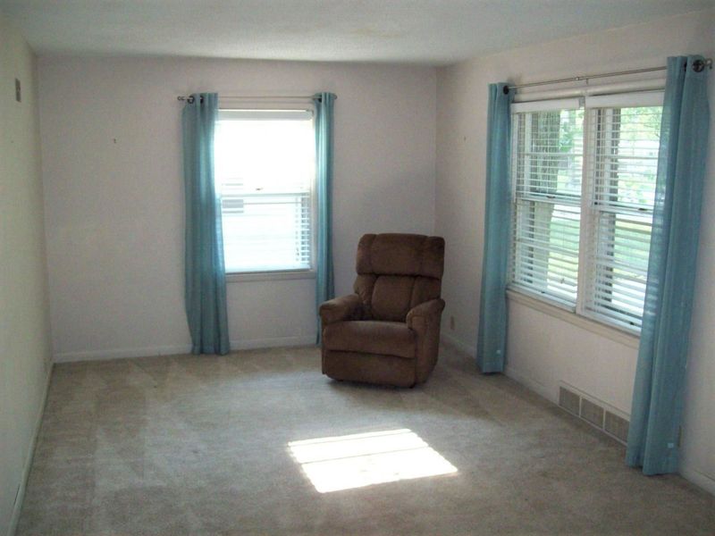 403 W 10th St, Newton, KS 67114