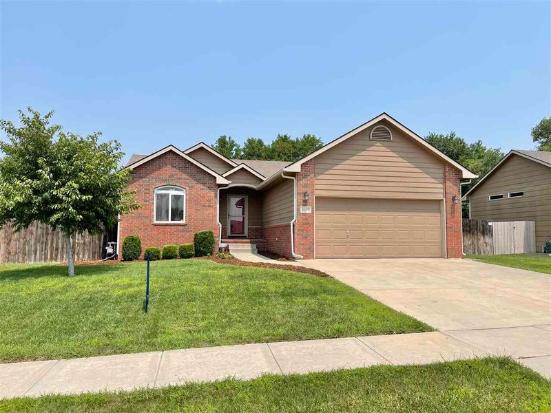 1037 E Splitwood Way St, Derby, KS 67037