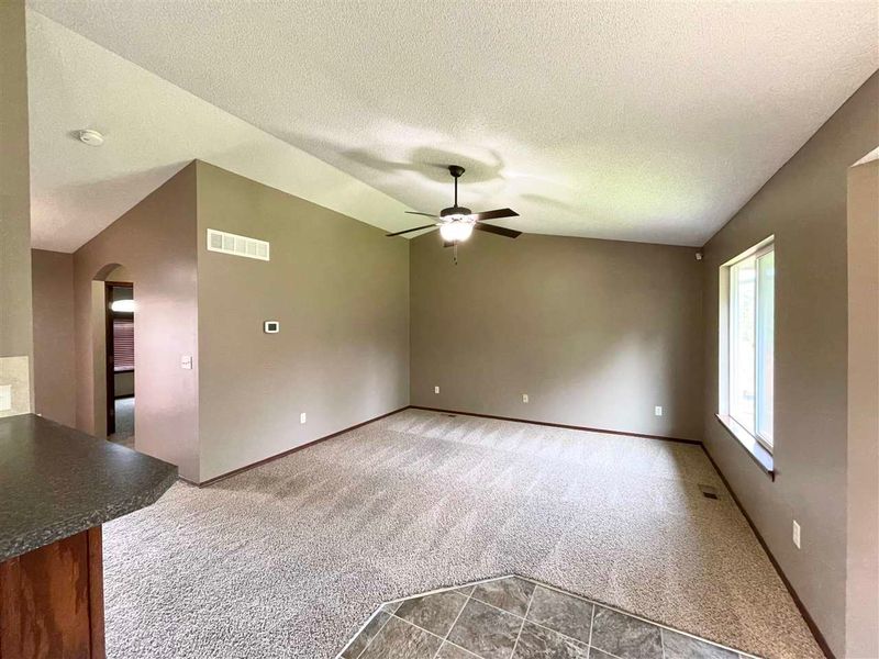 1037 E Splitwood Way St, Derby, KS 67037