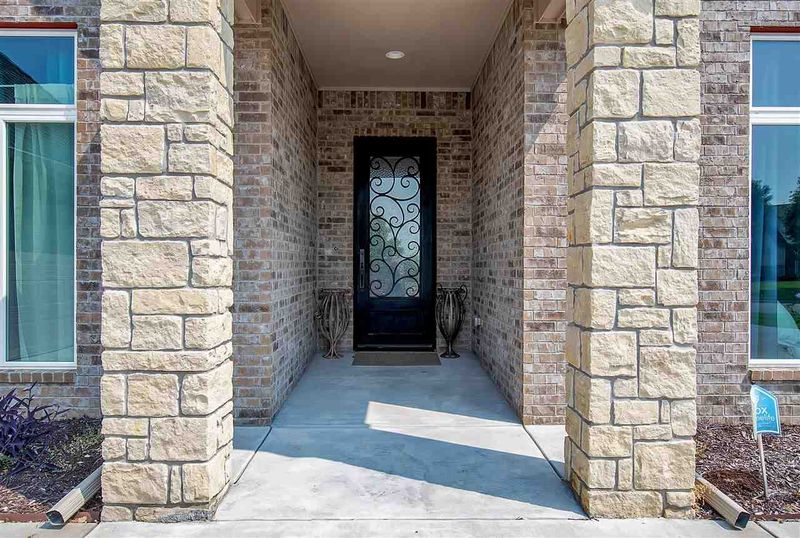 7602 E Oakmount St, Wichita, KS 67226