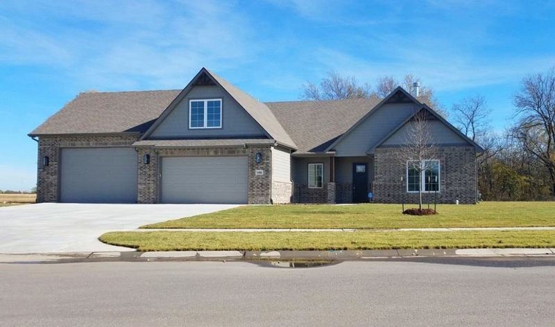 1406 N Emerald Valley Dr, Mulvane, KS 67110
