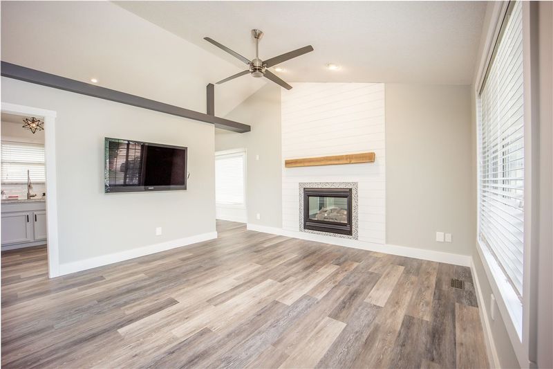 4811 E Ashton St, Bel Aire, KS 67220