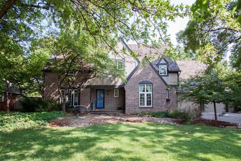 8702 E Overbrook St, Wichita, KS 67206