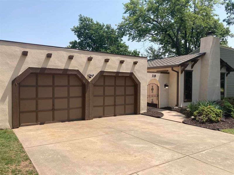 218 S Ceymarie Cir, Wichita, KS 67209