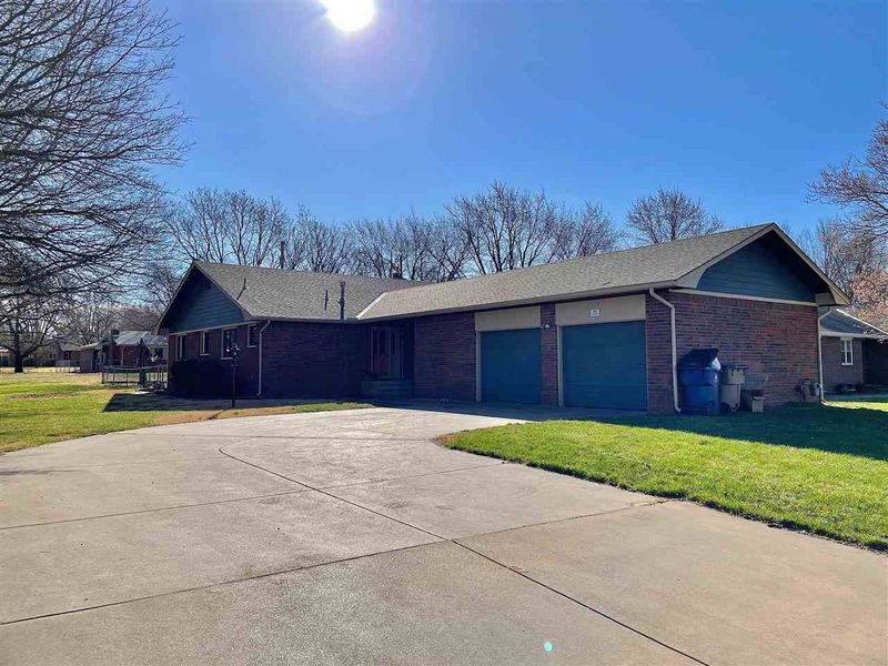 401 E Nancy St, Clearwater, KS 67026