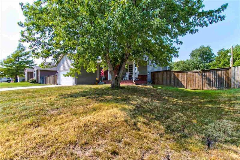 524 Plumwood Dr, Rose Hill, KS 67133