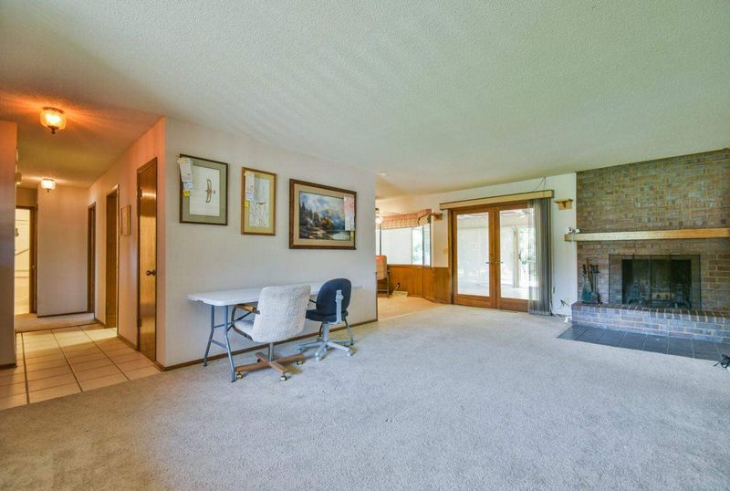 513 S Floyd, Wichita, KS 67209