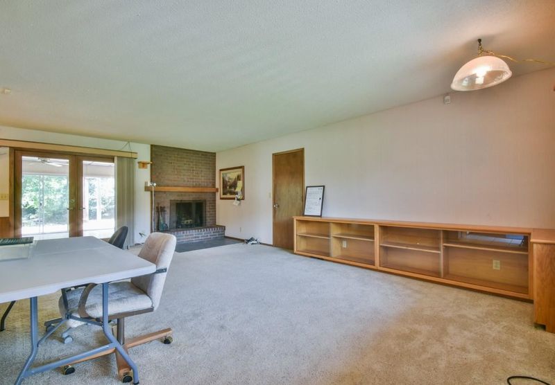 513 S Floyd, Wichita, KS 67209