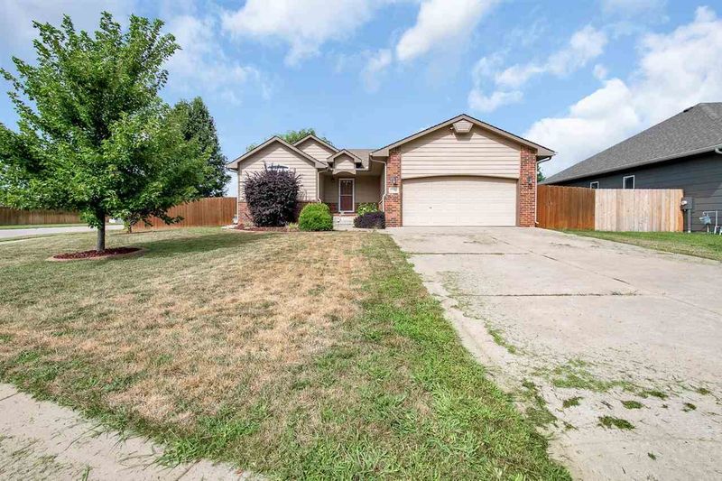 2704 E Kite St, Wichita, KS 67219