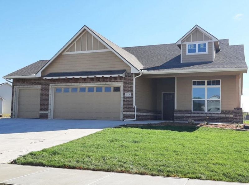 1426 N Emerald Valley Dr, Mulvane, KS 67110