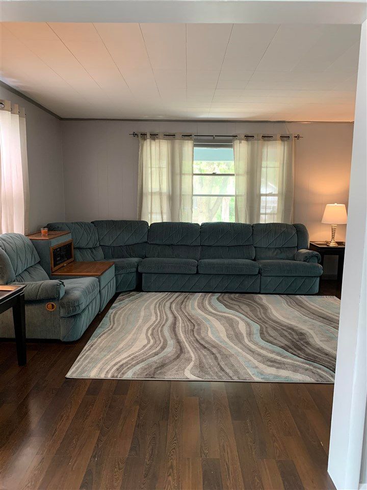 914 N Walnut St, Newton, KS 67114