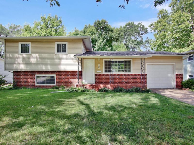 439 S Spring Creek Dr, Derby, KS 67037
