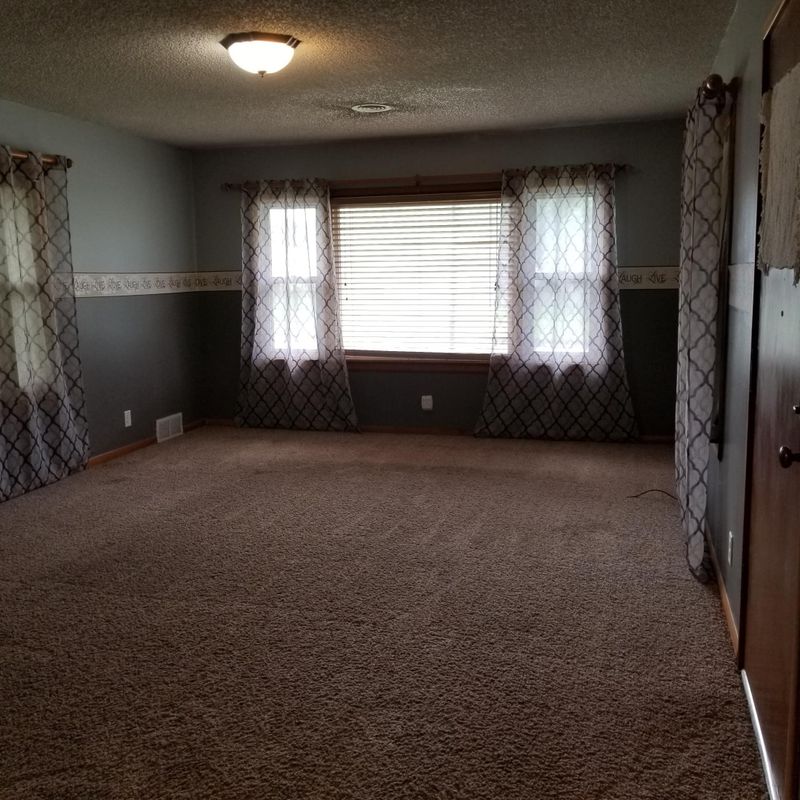 520 E River St, Eureka, KS 67045