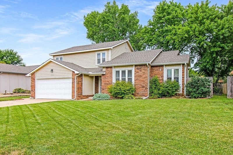 809 N Covington St, Wichita, KS 67212