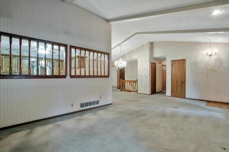 9 Ora Ct, Valley Center, KS 67147