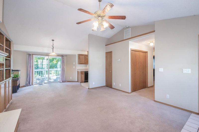 806 E Karla Ct, Haysville, KS 67060