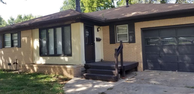 439 S Lakeview Dr, Derby, KS 67037