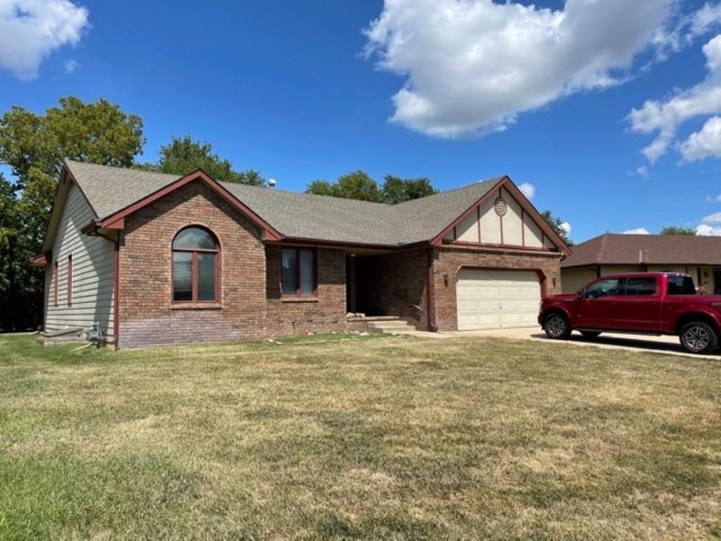 632 Rolling Hills Ct, Clearwater, KS 67026