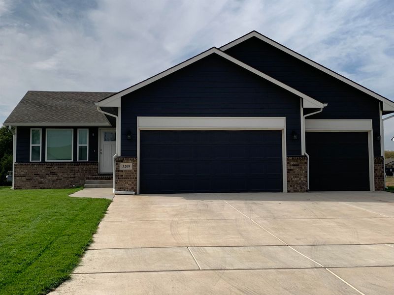 3209 E Shoffner Ct, Wichita, KS 67216