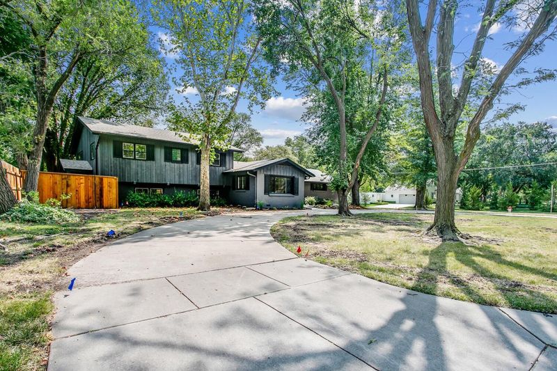 310 N Hampton Rd, Wichita, KS 67206