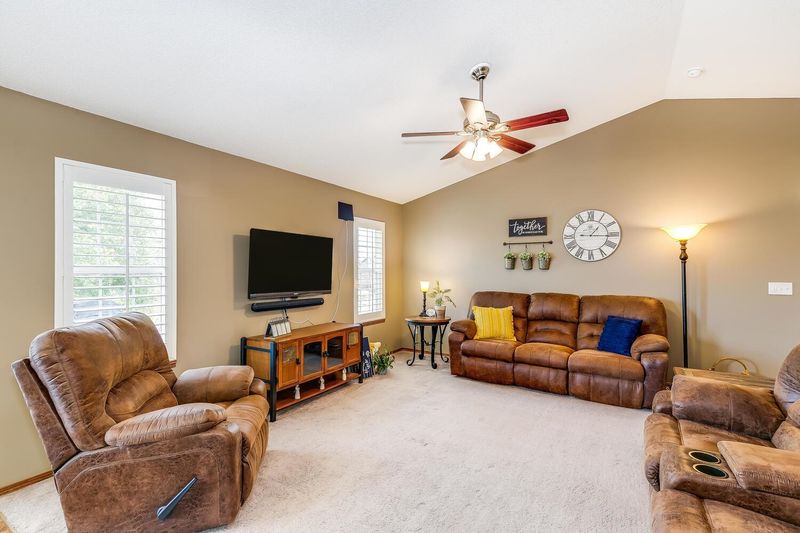 2652 E Cambridge St, Park City, KS 67219-1763