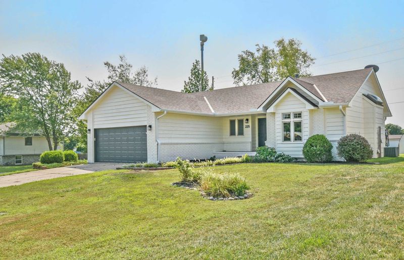 225 E Tall Tree Rd, Derby, KS 67037