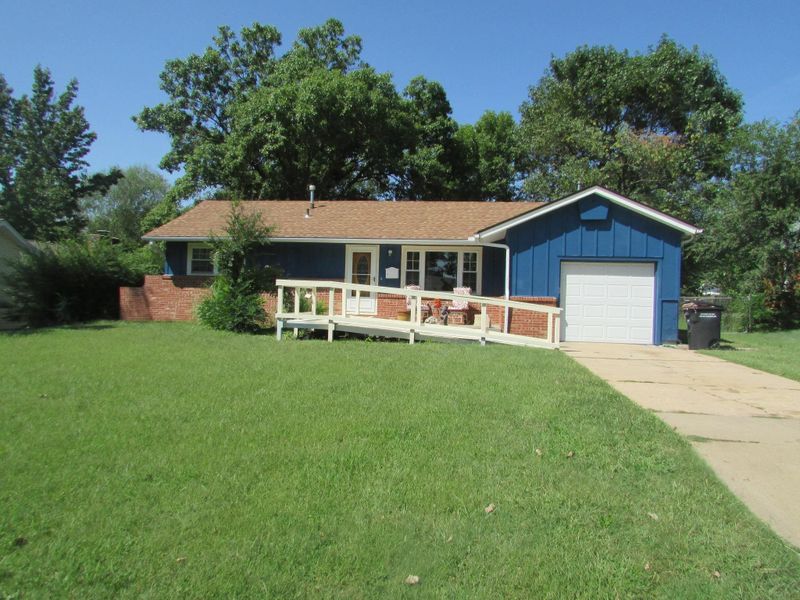 1805 Meadowlake, Augusta, KS 67010