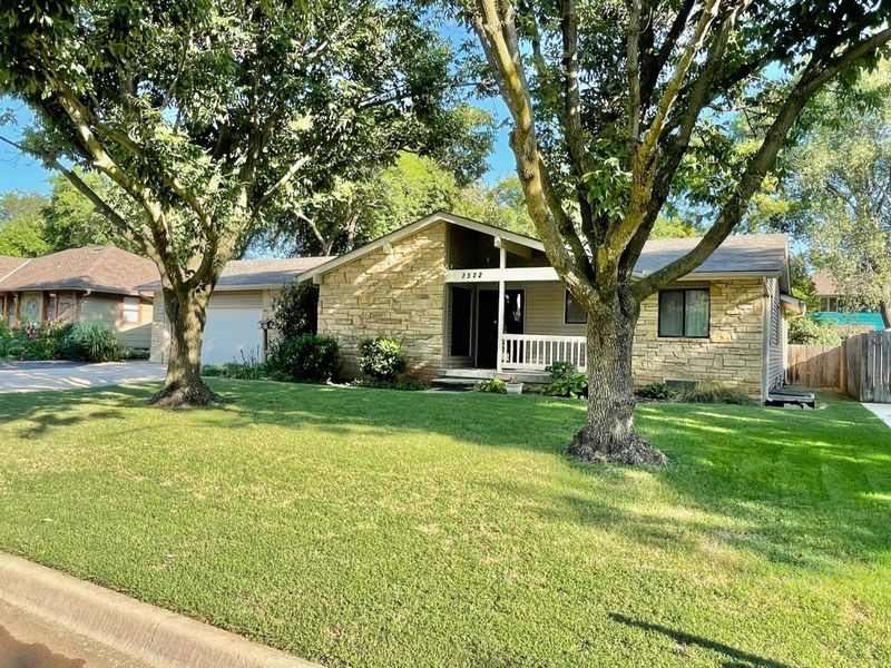 2522 S Glacier Dr, Wichita, KS 67215