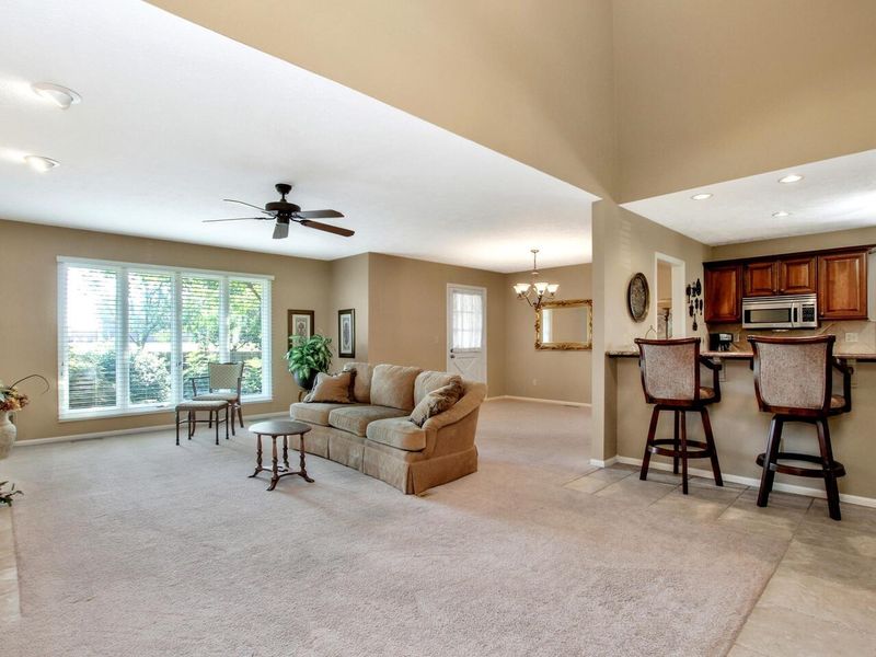 9333 E Bent Tree Cir, Wichita, KS 67226