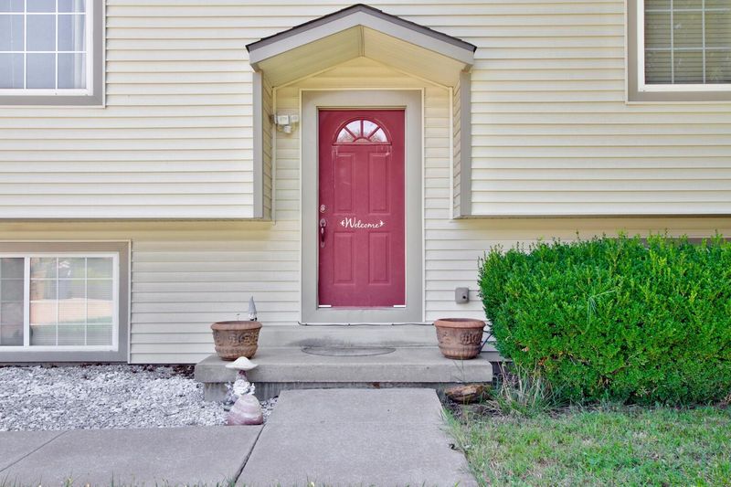 726 S Highland Dr, Andover, KS 67002
