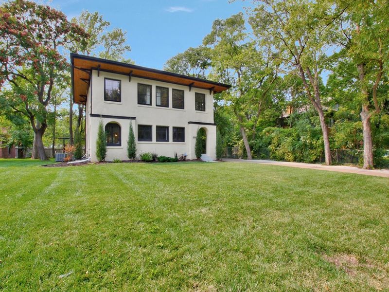 405 S Bluff Ave, Wichita, KS 67218