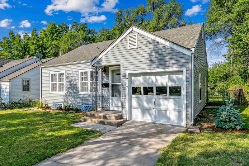 619 N Pinecrest St, Wichita, KS 67208