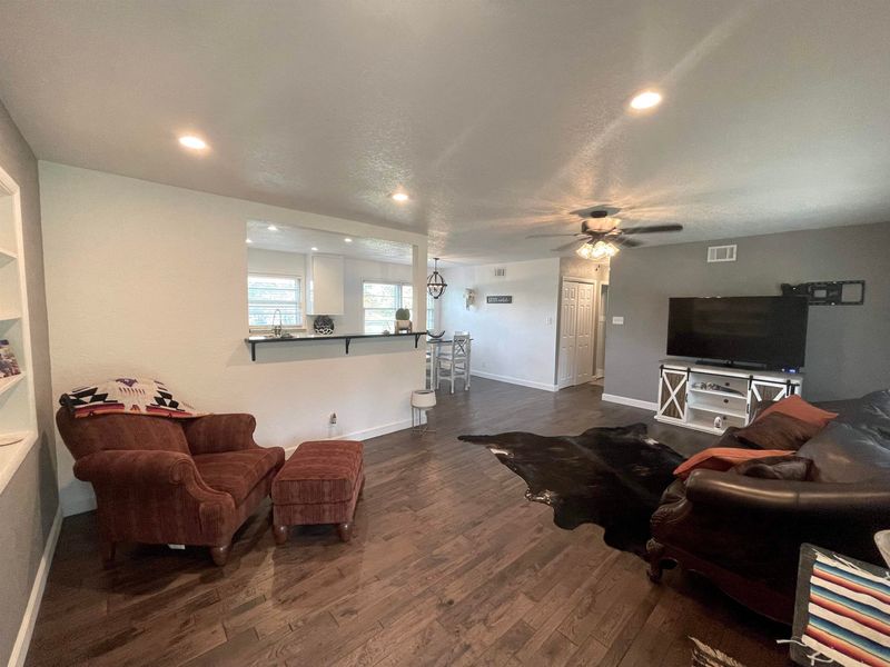 108 W High St, Leon, KS 67074