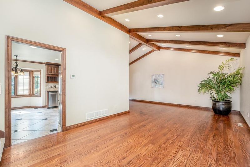 1219 E Brook Forest Ct, Derby, KS 67037