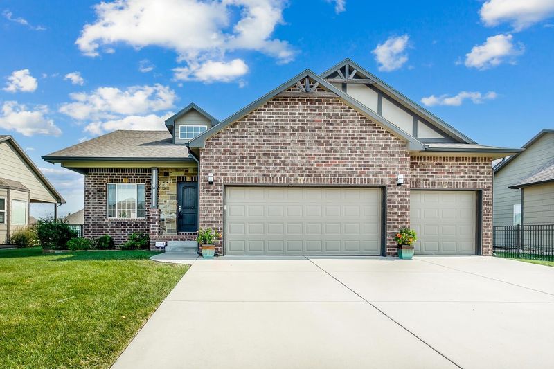 5096 N Hampton, Bel Aire, KS 67226